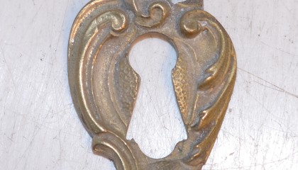 310910114A