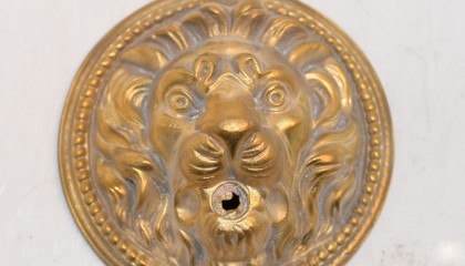 422010001A
